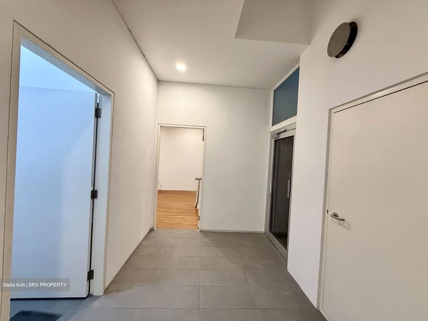 Charlton 27 (D19), Terrace #558508281
